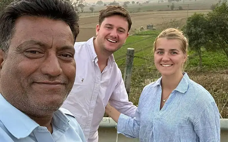 How to Choose the Best Tour Guide in India