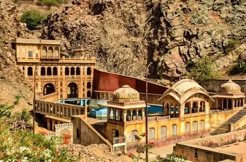 Galta Ji Temple Jaipur Travel Guide: Monkeys, History and Visitor Information