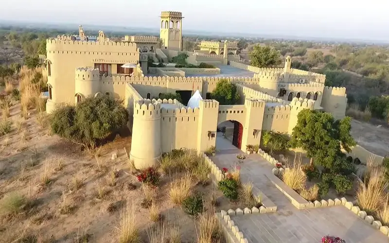 Unique Stays in India , Treehouses, Cave Hotels & Heritage Havelis You Can Reach by Car and Driver