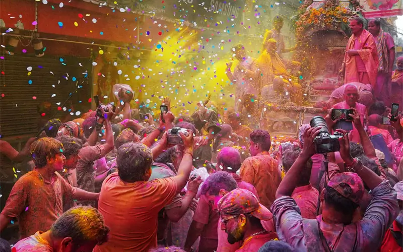 How to Experience Holi in India