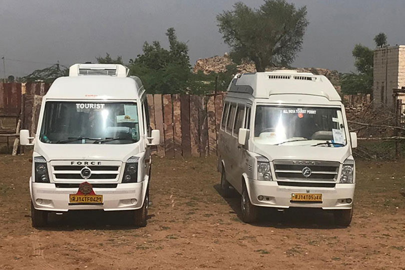 Car & Driver Tours vs Group Tours in India