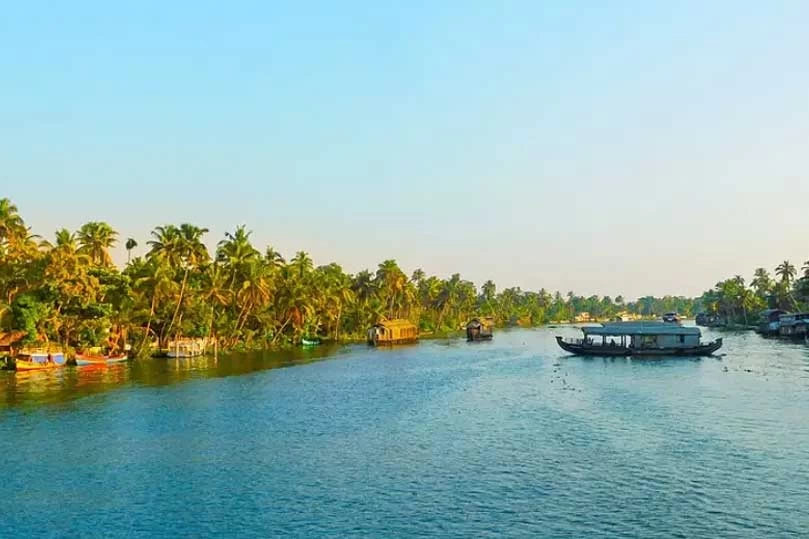 ENCHANTING KERALA - 6 DAYS 5 NIGHTS