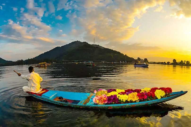 Golden triangle tour with Srinagar