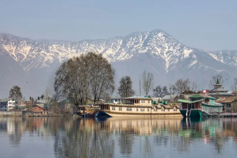 Luxury Kashmir Houseboat & Valley Tour